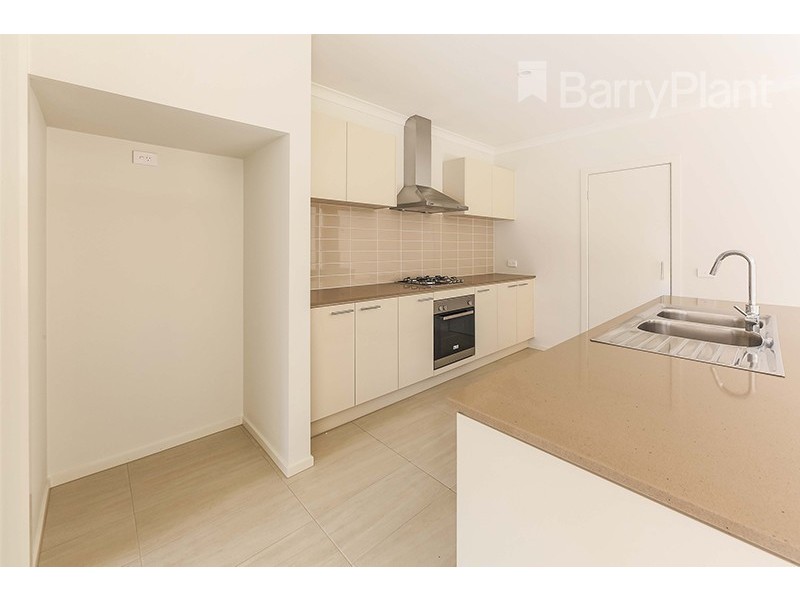 8 Weatherall Way, Keysborough VIC 3173