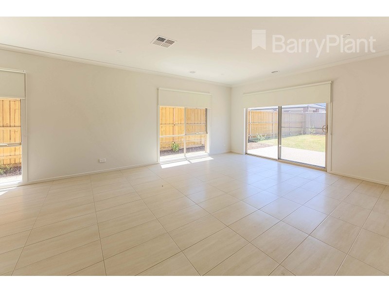 8 Weatherall Way, Keysborough VIC 3173