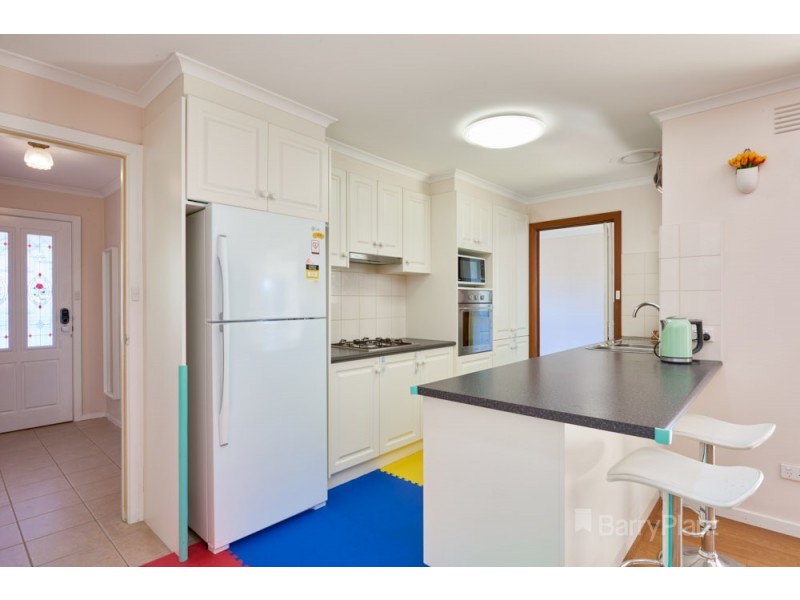 11 Currie Ave, Endeavour Hills VIC 3802