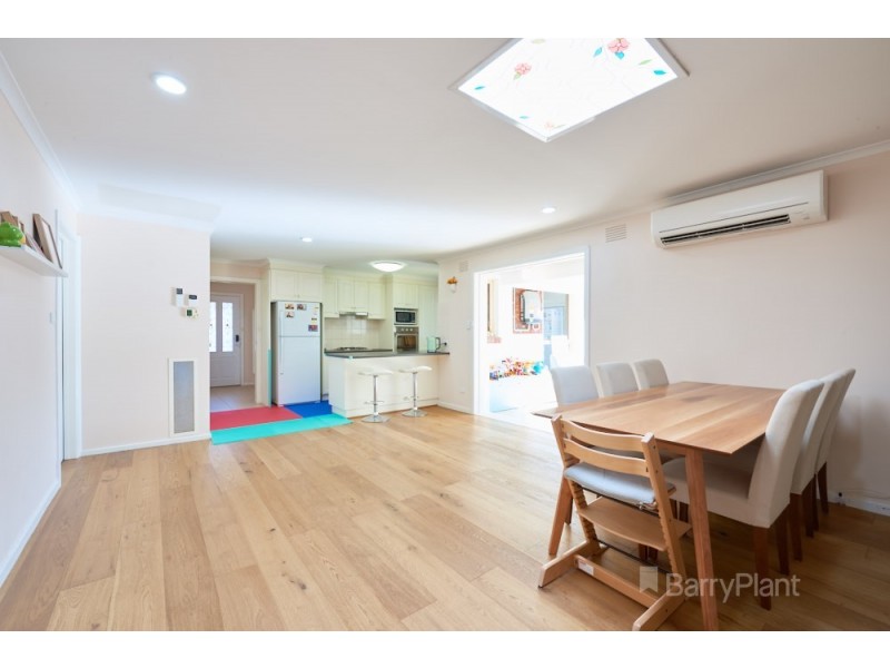 11 Currie Ave, Endeavour Hills VIC 3802