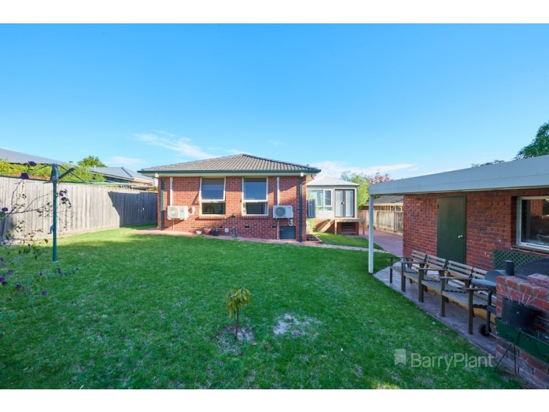 11 Currie Ave, Endeavour Hills VIC 3802