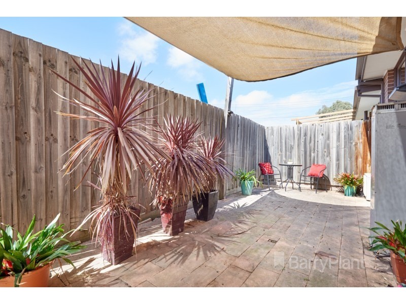 2/3 Rhoden Court, Dandenong North VIC 3175