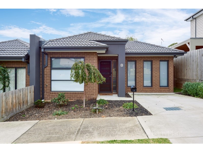 8 Stenocarpus Drive, Doveton VIC 3177
