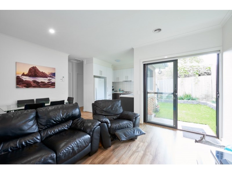8 Stenocarpus Drive, Doveton VIC 3177