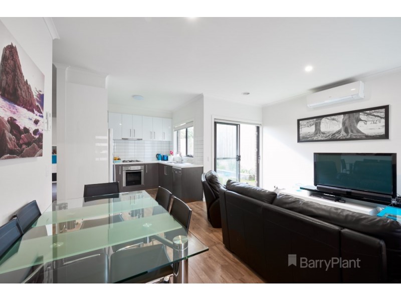 8 Stenocarpus Drive, Doveton VIC 3177