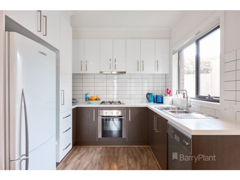 8 Stenocarpus Drive, Doveton VIC 3177