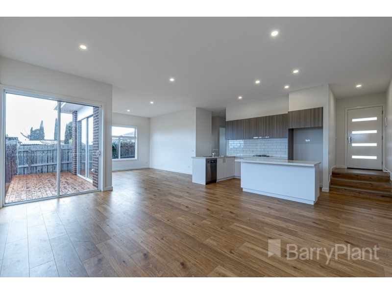 2/14 Elmhurst Street, Noble Park North VIC 3174