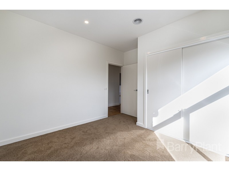 2/14 Elmhurst Street, Noble Park North VIC 3174