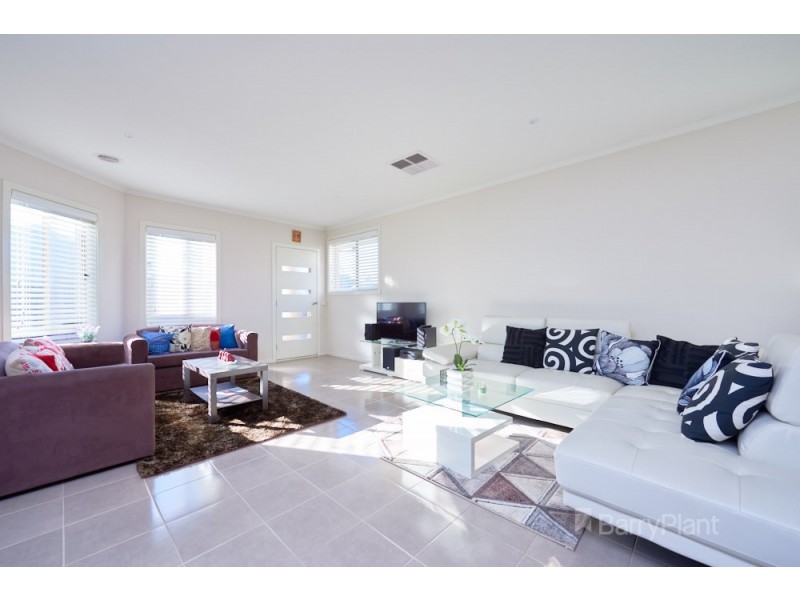 2/6 Clay Crt, Dandenong North VIC 3175