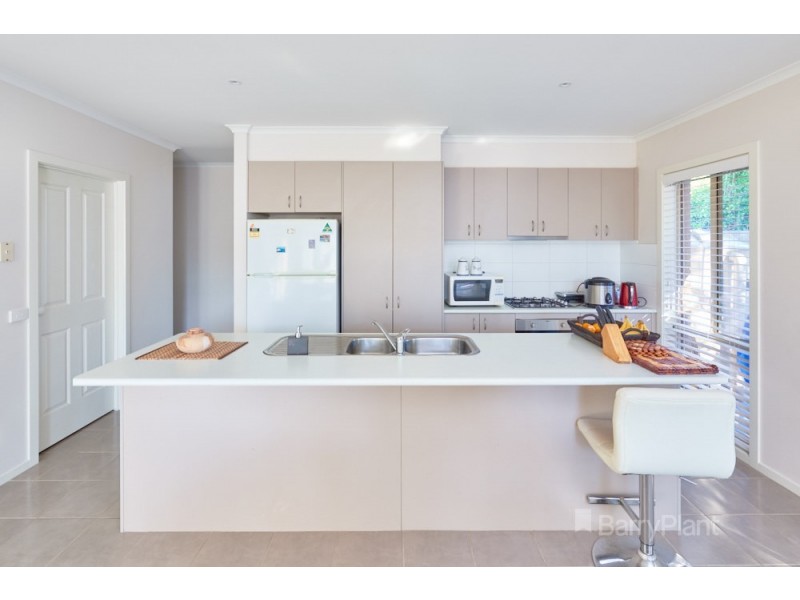 2/6 Clay Crt, Dandenong North VIC 3175