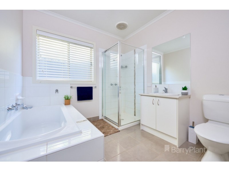 2/6 Clay Crt, Dandenong North VIC 3175