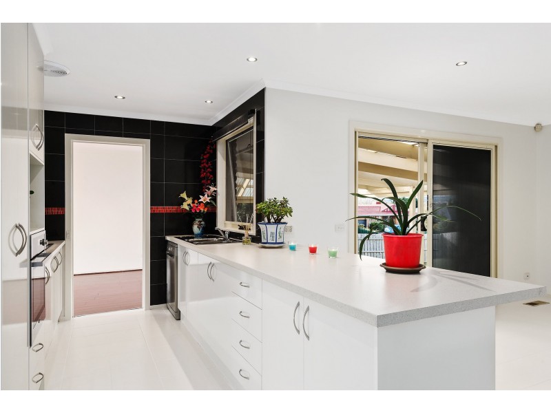 2 Weeden Crescent, Hallam VIC 3803