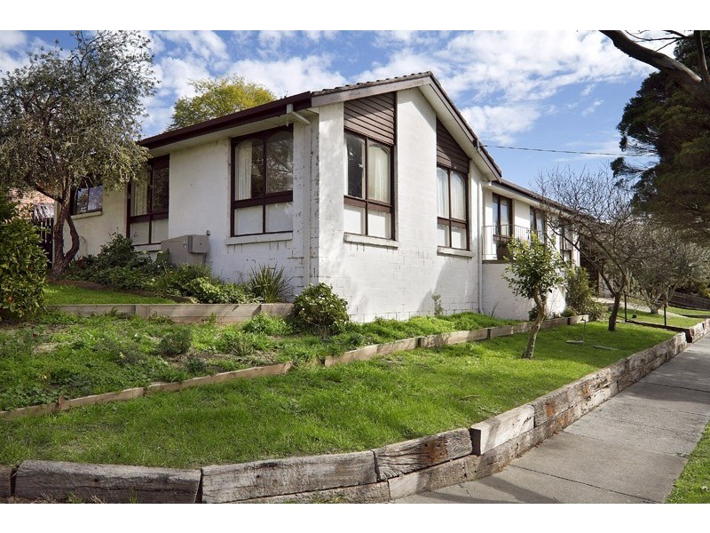 8 Towong St, Dandenong North VIC 3175