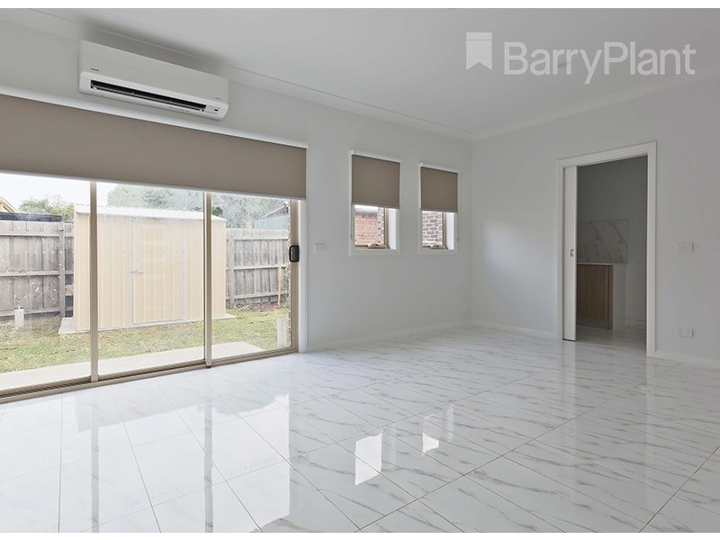 2/5 Elray Avenue, Dandenong VIC 3175