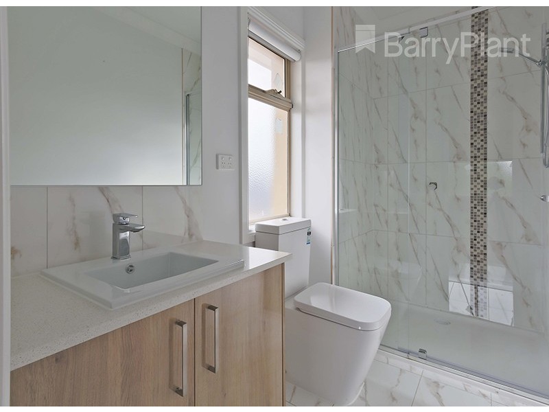 2/5 Elray Avenue, Dandenong VIC 3175