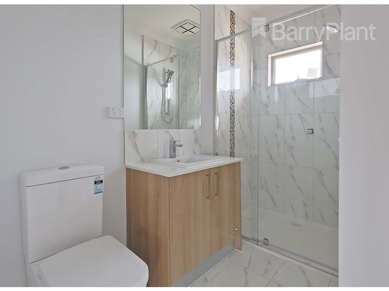 2/5 Elray Avenue, Dandenong VIC 3175