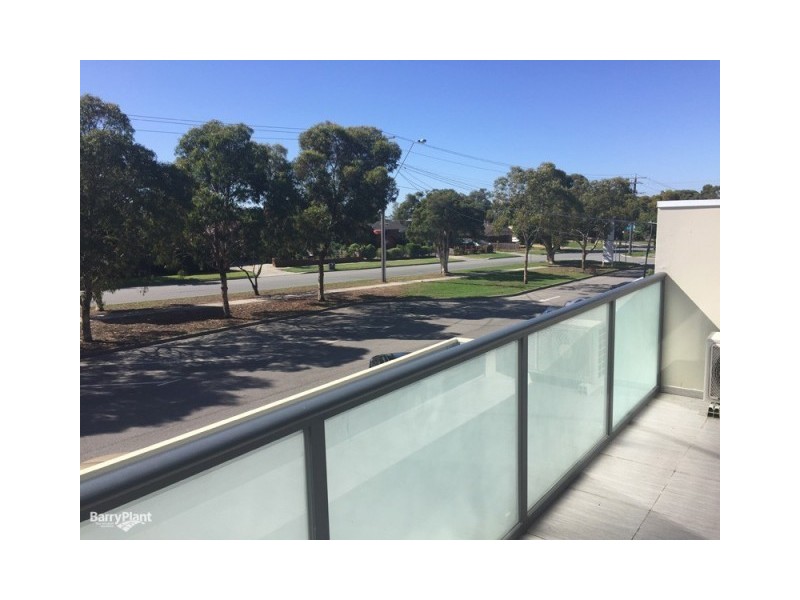 1/10 Llewellyn Place, Eumemmerring VIC 3177