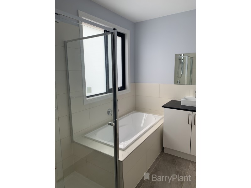 2 Silverton Drive, Noble Park North VIC 3174