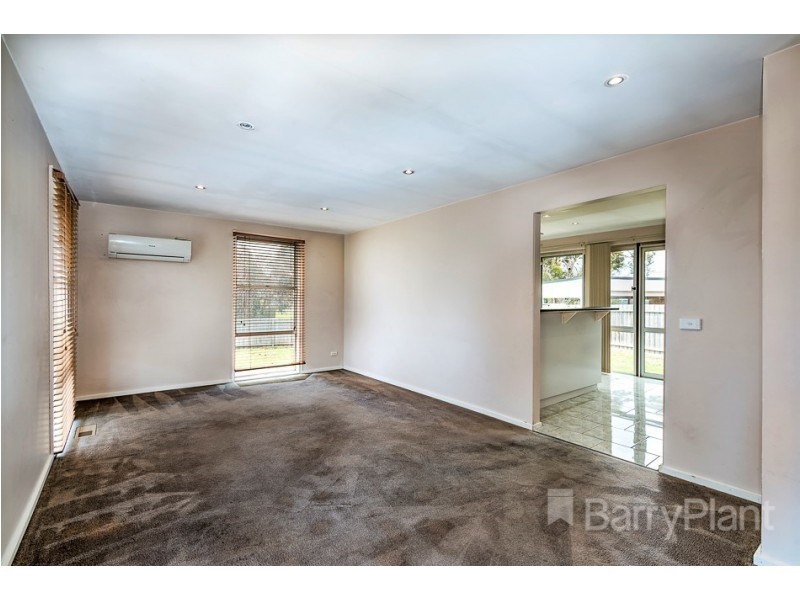 32 Green Valley Crescent, Hampton Park VIC 3976
