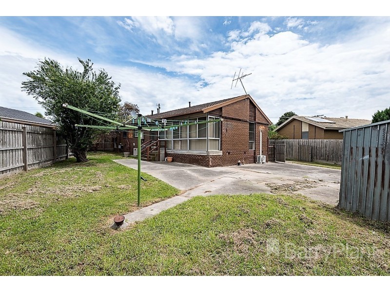 32 Green Valley Crescent, Hampton Park VIC 3976