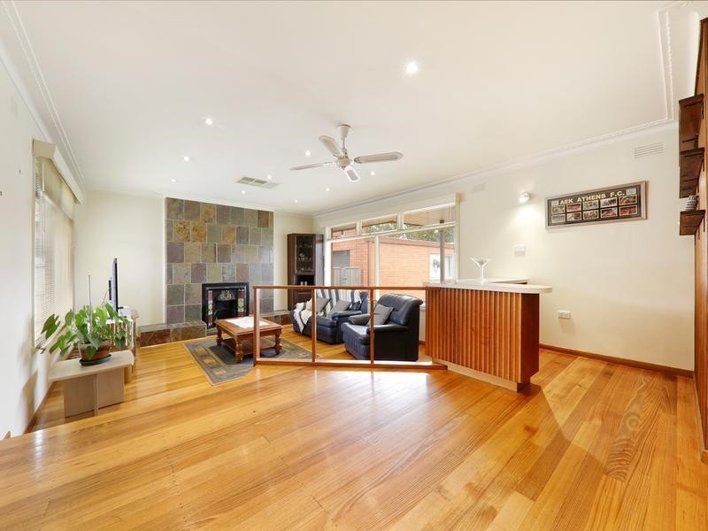 21 Caledonia Crescent, Mulgrave VIC 3170