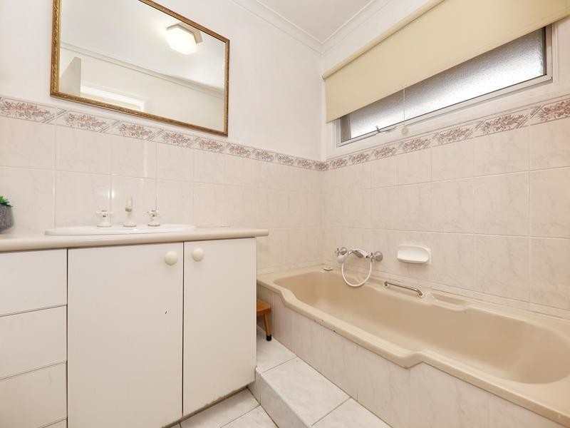 21 Caledonia Crescent, Mulgrave VIC 3170