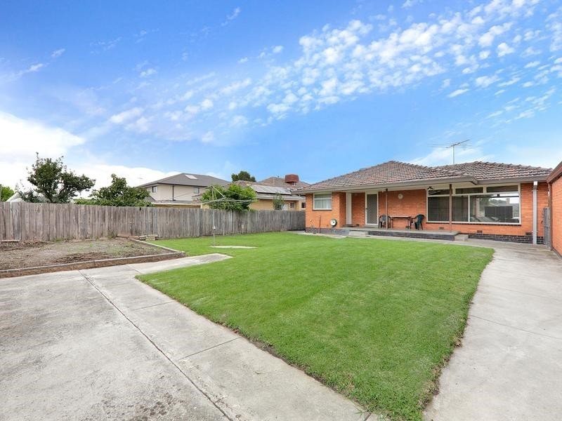 21 Caledonia Crescent, Mulgrave VIC 3170
