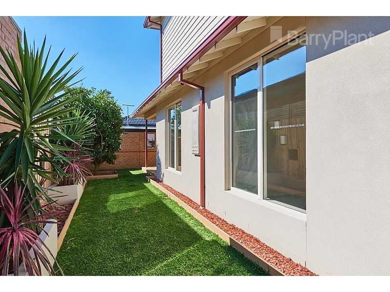 2/67 Willesden Road, Hughesdale VIC 3166