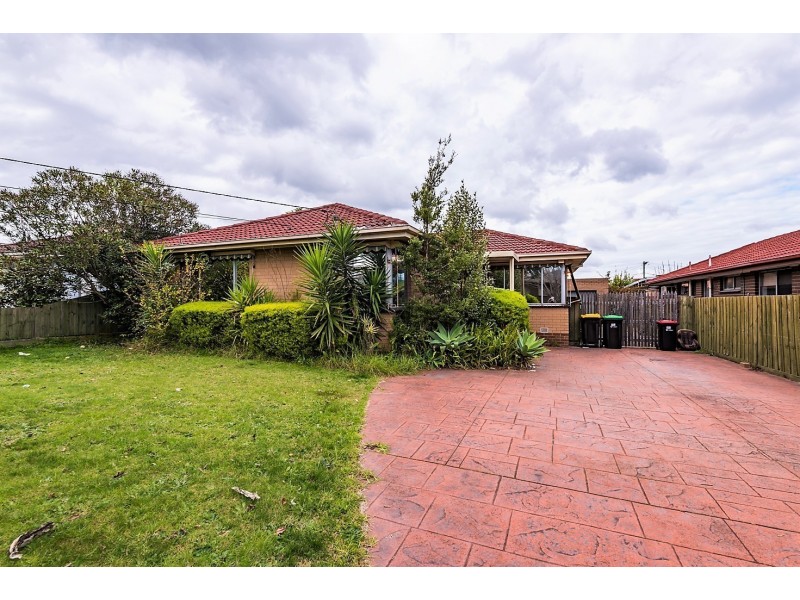 13 Glencoe Grove, Dandenong North VIC 3175