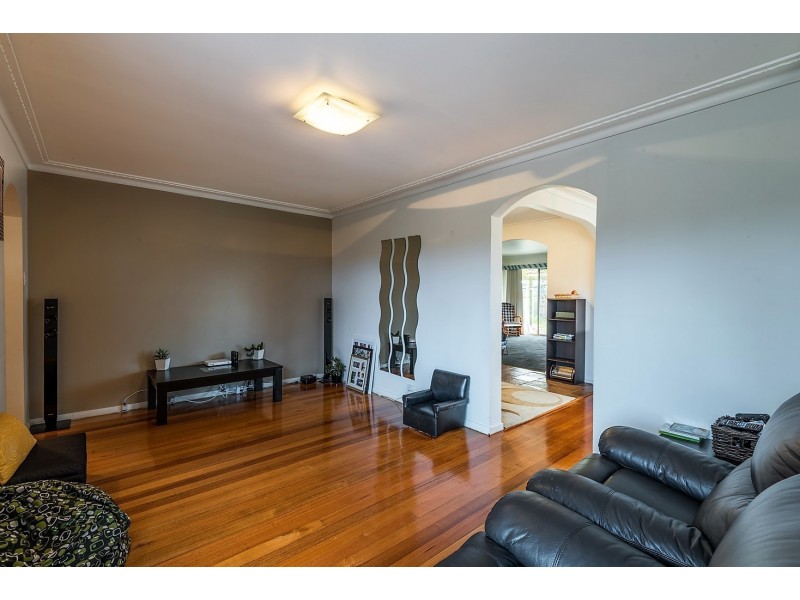 13 Glencoe Grove, Dandenong North VIC 3175