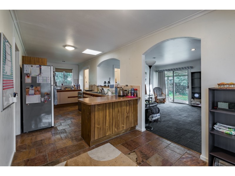 13 Glencoe Grove, Dandenong North VIC 3175
