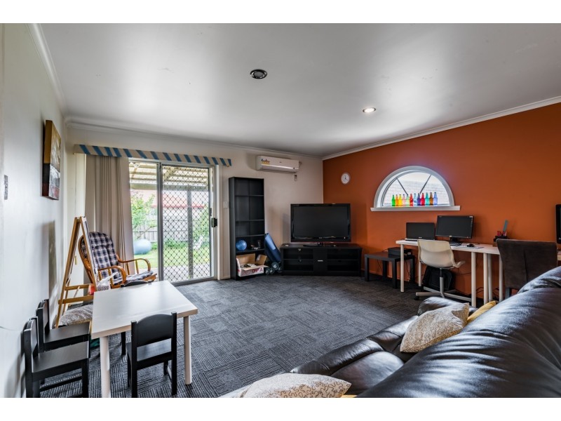 13 Glencoe Grove, Dandenong North VIC 3175