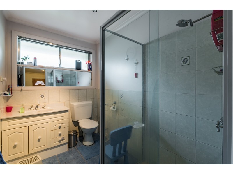 13 Glencoe Grove, Dandenong North VIC 3175