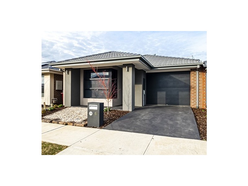 8 Hurdle Street, Clyde North VIC 3978