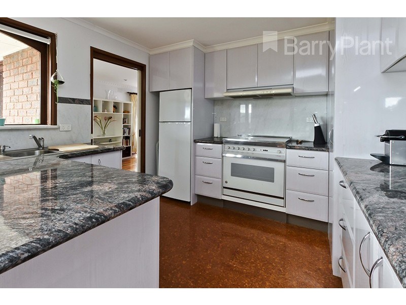 15 Peckover Court, Endeavour Hills VIC 3802