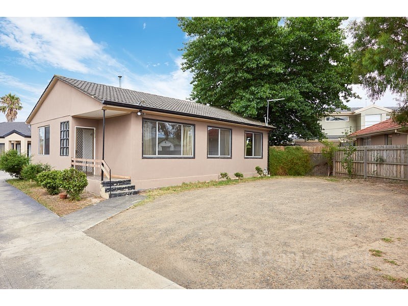 1/10 Camphor Court, Doveton VIC 3177