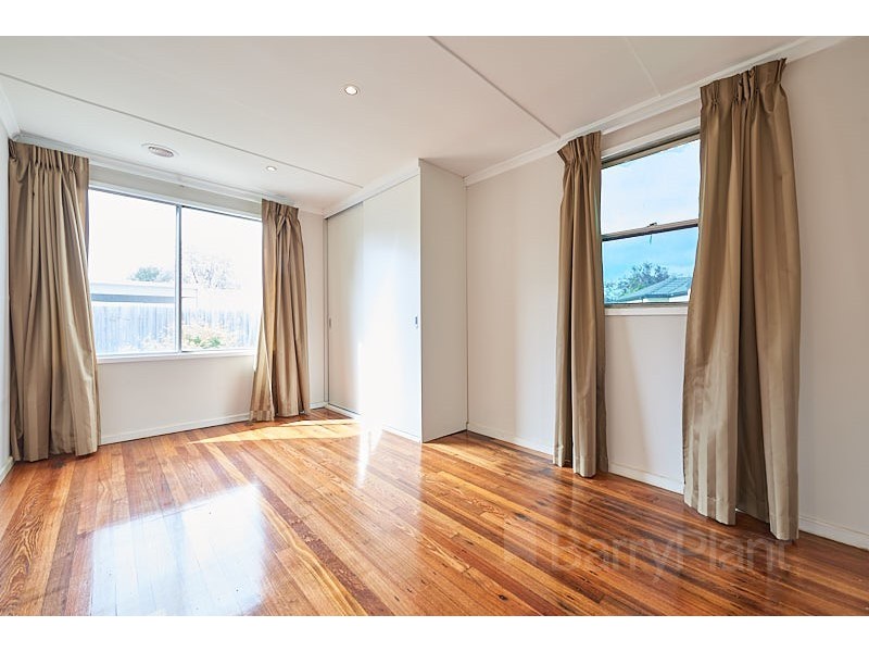 1/10 Camphor Court, Doveton VIC 3177