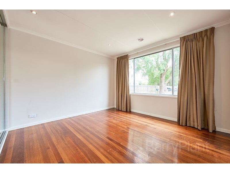 1/10 Camphor Court, Doveton VIC 3177