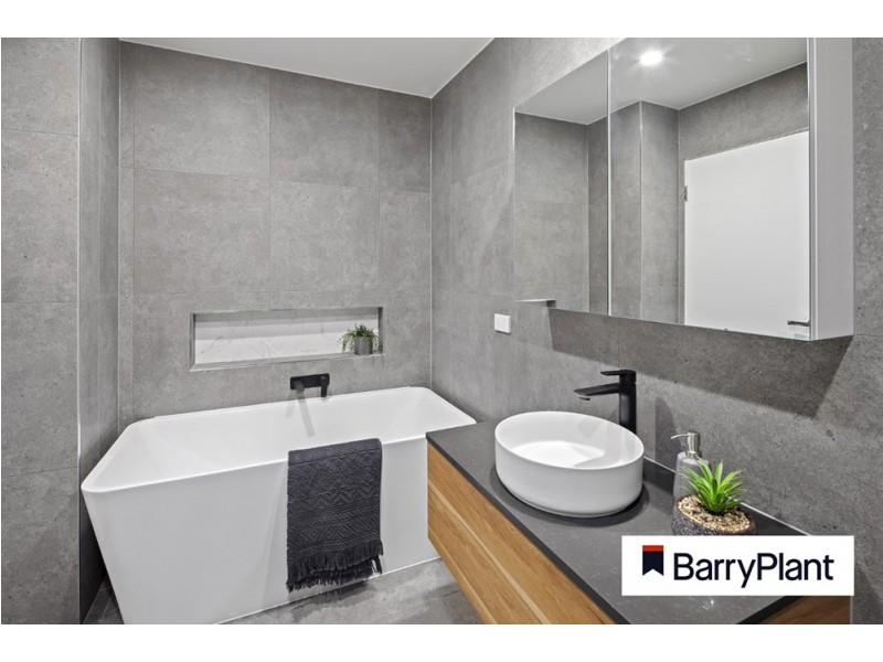 4 Stradbroke Crt, Noble Park North VIC 3174