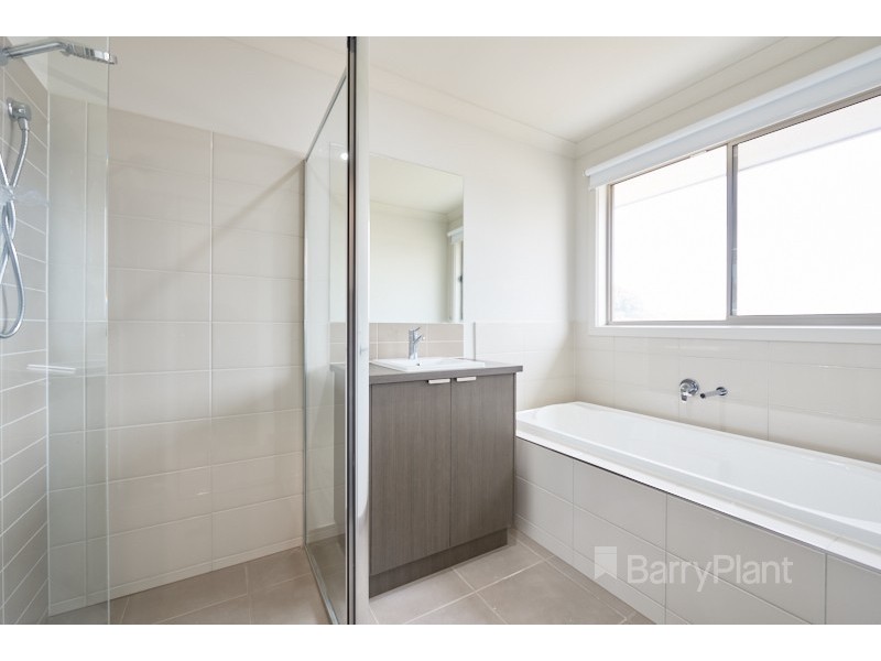 2 Emily Promenade, Keysborough VIC 3173