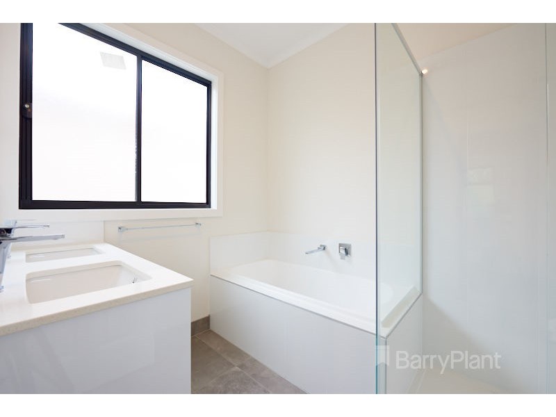 2/21 Gatcum Court, Noble Park VIC 3174