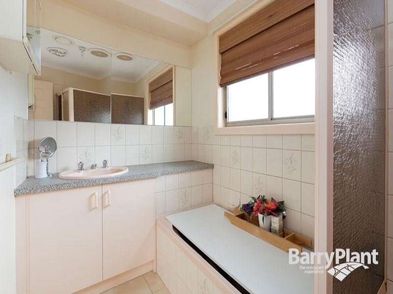 2/1 Bunarong Court, Dandenong North VIC 3175