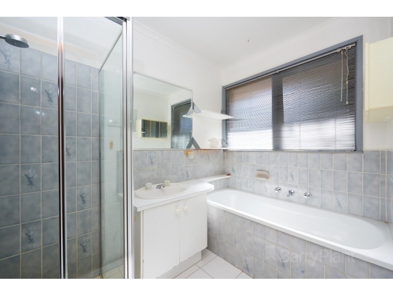 10 Tayport Gardens, Endeavour Hills VIC 3802