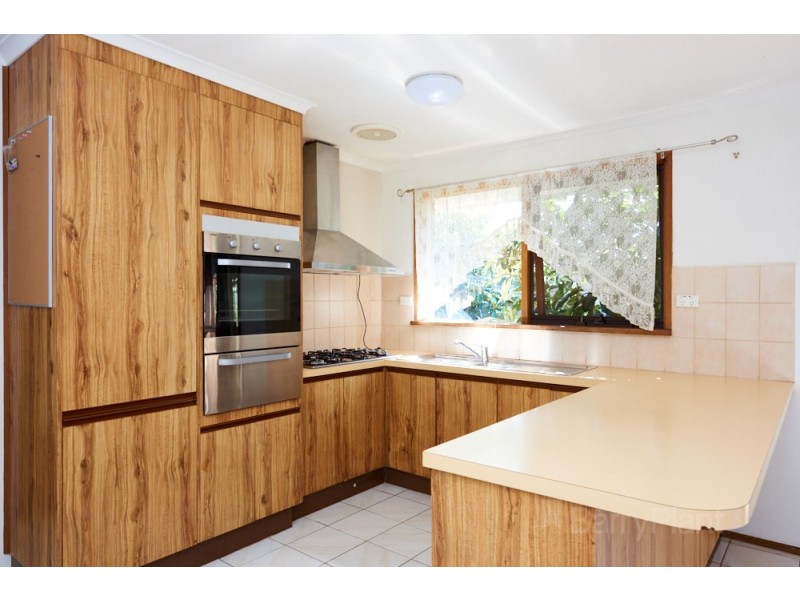 10 Tayport Gardens, Endeavour Hills VIC 3802