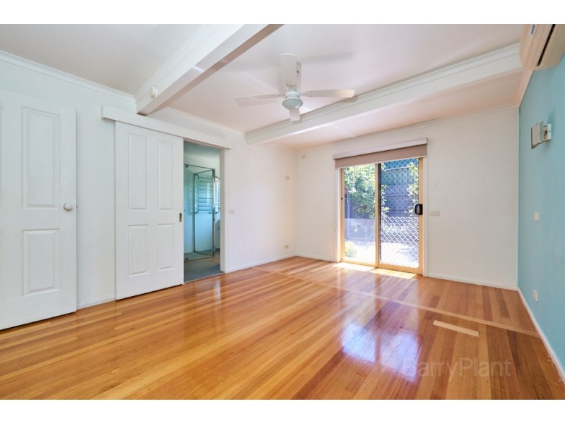 61 Shelton Cres, Noble Park North VIC 3174