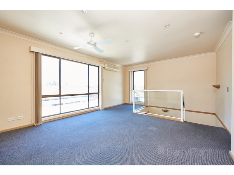 61 Shelton Cres, Noble Park North VIC 3174