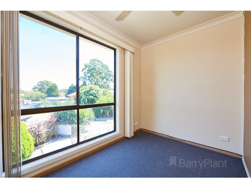 61 Shelton Cres, Noble Park North VIC 3174