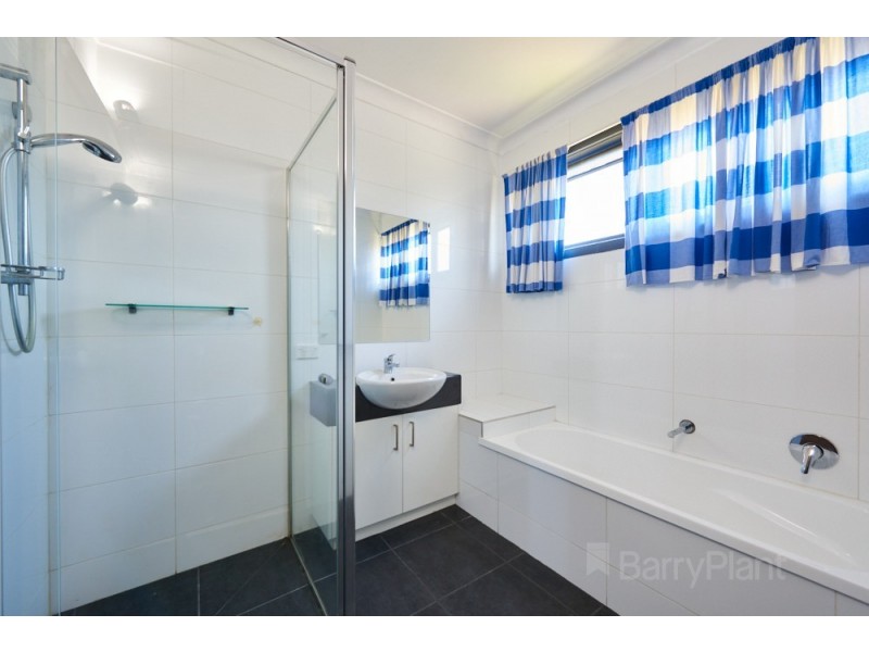 61 Shelton Cres, Noble Park North VIC 3174