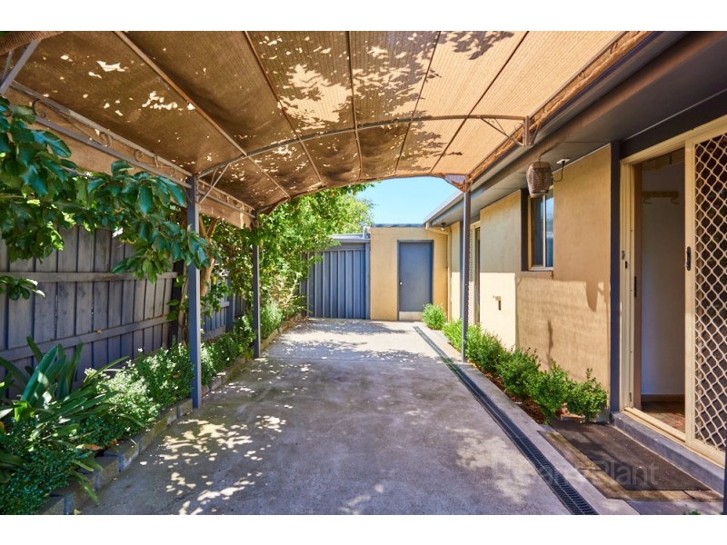 61 Shelton Cres, Noble Park North VIC 3174