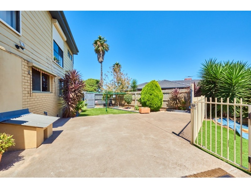 61 Shelton Cres, Noble Park North VIC 3174